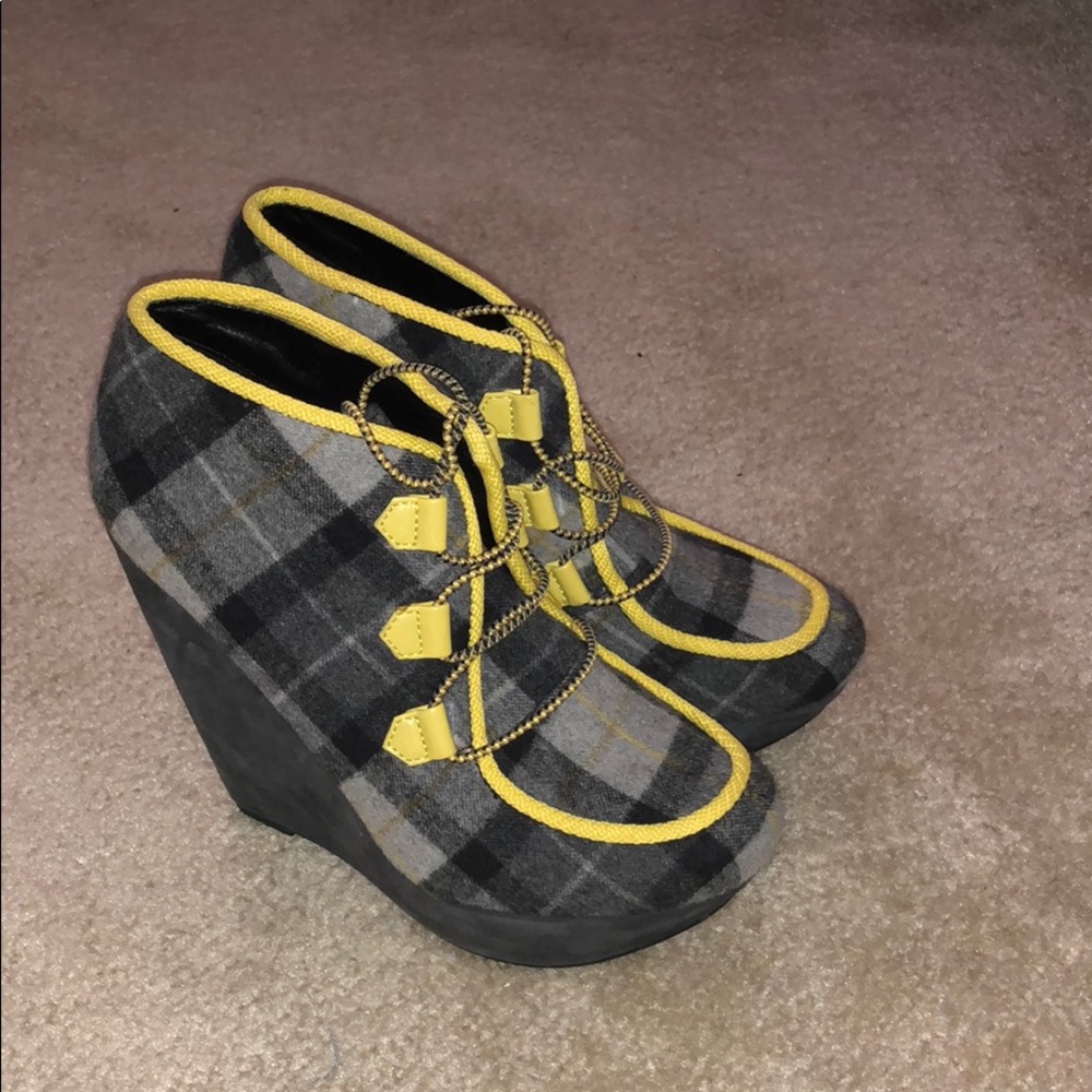 Unique Rachel Roy booties